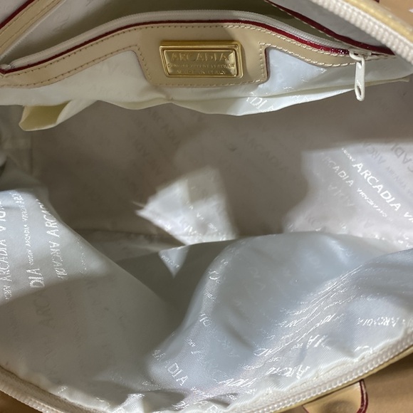 GUC. Arcadia buttercup, patent leather Bugatti bag. Made in Italy. - Picture 10 of 15